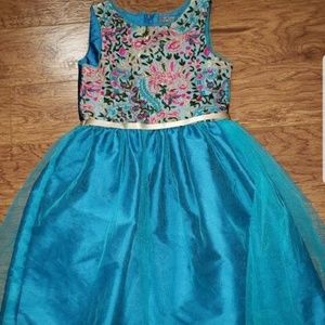 Girl's dress